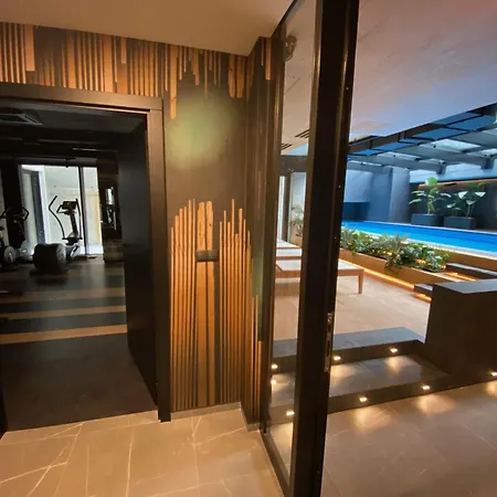 Boulevard Vistula Swimming Pool, Sauna, Gym & Parking *